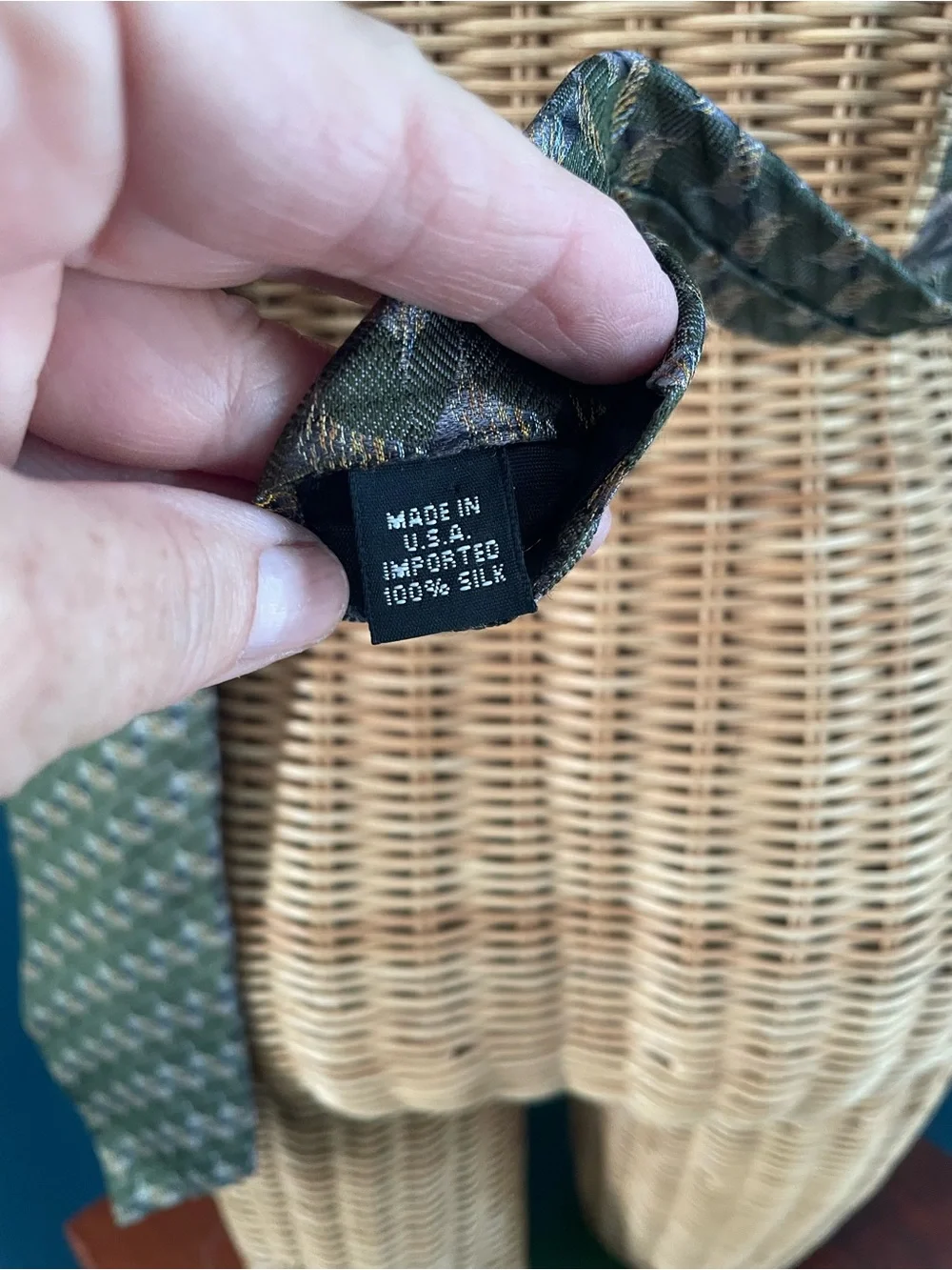 Vintage Geoffrey Beene Necktie 100% Silk USA Olive Green Gold Pattern 4” x 58”